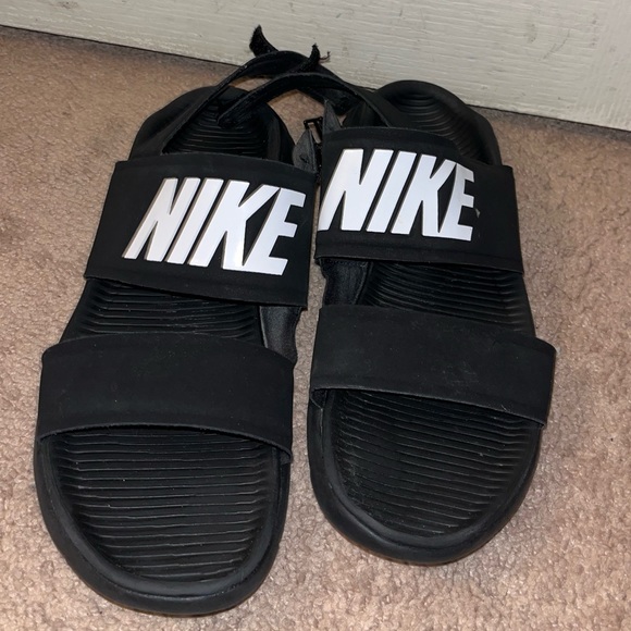 Nike Woman’s Tajun Sports Sandals - Picture 3 of 5